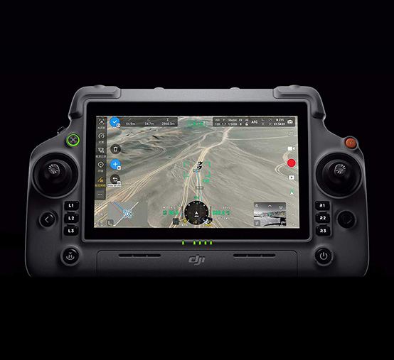 Aparatura sterująca DJI na czarnym tle.